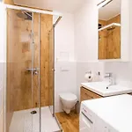 Διαμέρισμα Comfortable Victus Close To The By Renters Σόποτ