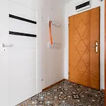Comfortable Victus Close To The By Renters 아파트