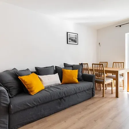 Apartmán Comfortable Victus Close To The By Renters *
